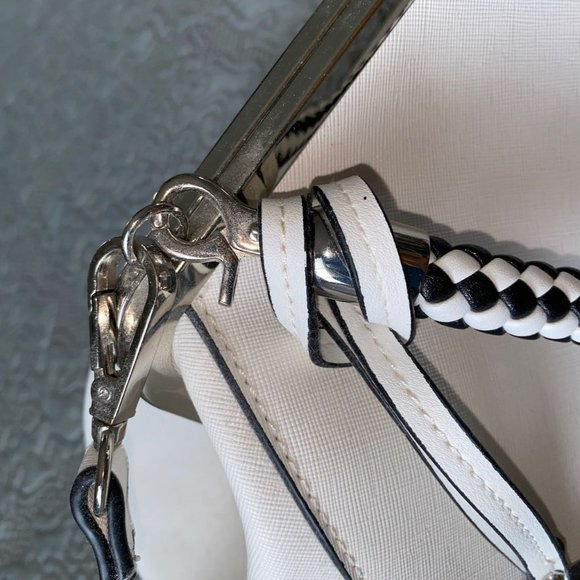 Catherine Malandrino 3D Floral Annabelle Frame Satchel w/dust bag - Picture 5 of 16